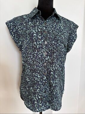 NWOT BCBGeneration Navy and Green Printed Cap-Sleeve Button Shirt